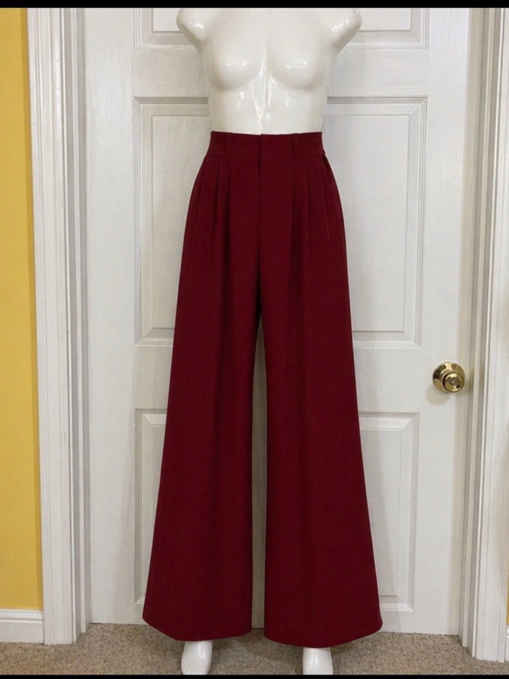 Alice + Olivia Elegant burgundy Women's wide leg pant size 10